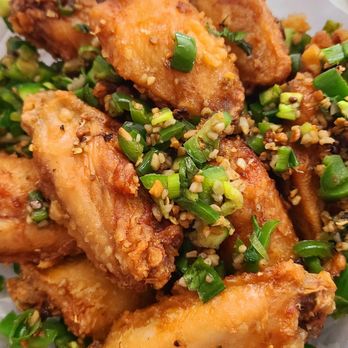 Roxy's Bar & Grill - Salt & pepper wings - Sports Bars Near Me - Seattle, Washington Roxy's Bar & Grill - Salt & pepper wings - Sports Bars Near Me - Seattle, Washington