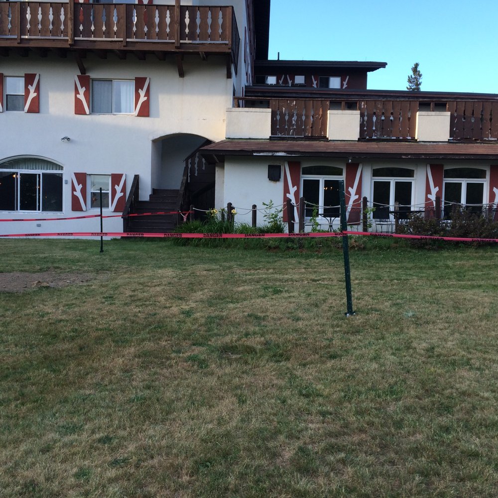 Mittersill Alpine Resort - Back lawn - Resorts Near Me - Franconia, New Hampshire