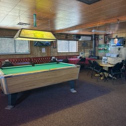 Willie's Tavern - Pool table and seating area a plenty.