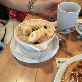 Brownstone Pancake Factory - Oatmeal with bananas and raisins - Breakfast & Brunch Near Me - Edgewater, New Jersey