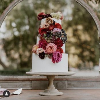 Nicole Bakes Cakes - 3 tiered buttercream wedding cake with fresh fall flowers. This is my sister's wedding cake!!! Photographer: Jes Workman - Custom Cakes Near Me Nicole Bakes Cakes - 3 tiered buttercream wedding cake with fresh fall flowers. This is my sister's wedding cake!!! Photographer: Jes Workman - Custom Cakes Near Me