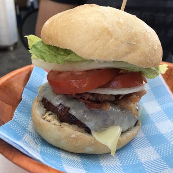 Makamaka - Topless burger - Burgers Near Me - Barcelona, B Makamaka - Topless burger - Burgers Near Me - Barcelona, B