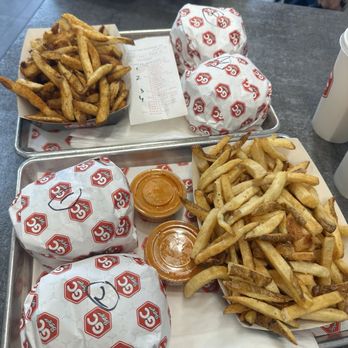 G C Burger - Family meal - 4 burgers, 4 fountain drinks, 2 family sized fries - Burgers Near Me - Mississauga, Ontario G C Burger - Family meal - 4 burgers, 4 fountain drinks, 2 family sized fries - Burgers Near Me - Mississauga, Ontario