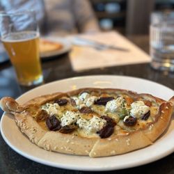 Del Mar Columbus - Tomato and olive flatbread