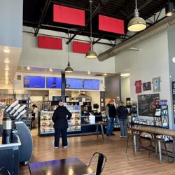 Uber Bagels & Deli - Interior
