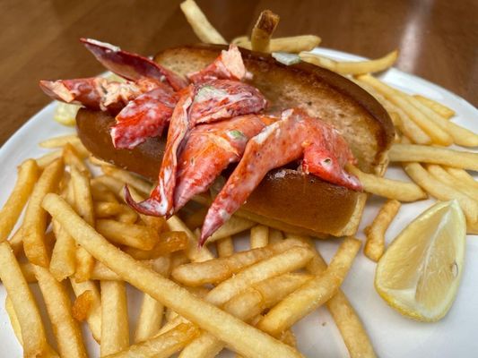 Photo of California Fish Market Restaurant - San Francisco, CA, US. New England Lobster Roll