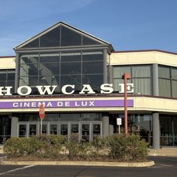 Exterior outside entrance of Showcase Cinema de Lux Farmingdale - entrance - Farmingdale, New York Exterior outside entrance of Showcase Cinema de Lux Farmingdale - entrance - Farmingdale, New York