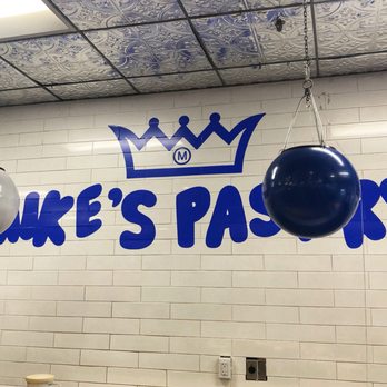 Mike's Pastry - Bakeries Near Me - Boston, Massachusetts