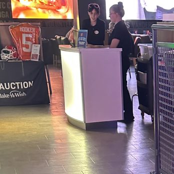 Dave & Buster's Chattanooga - Too busy to help customers! - Sports Bars Near Me - Chattanooga, Tennessee Dave & Buster's Chattanooga - Too busy to help customers! - Sports Bars Near Me - Chattanooga, Tennessee