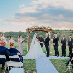 Kuiper Vineyards - Wedding ceremony on site