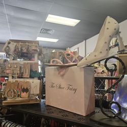 Kelly's Kloset Consignment Boutique