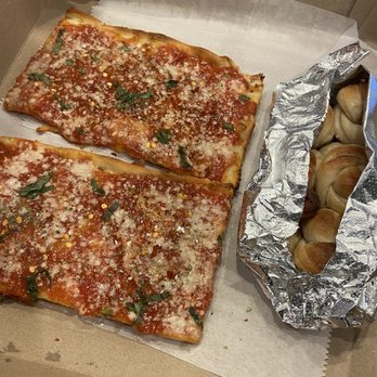 Romeo's Pizza - Marinara slice with garlic knots - Pizza Near Me - New York, New York Romeo's Pizza - Marinara slice with garlic knots - Pizza Near Me - New York, New York