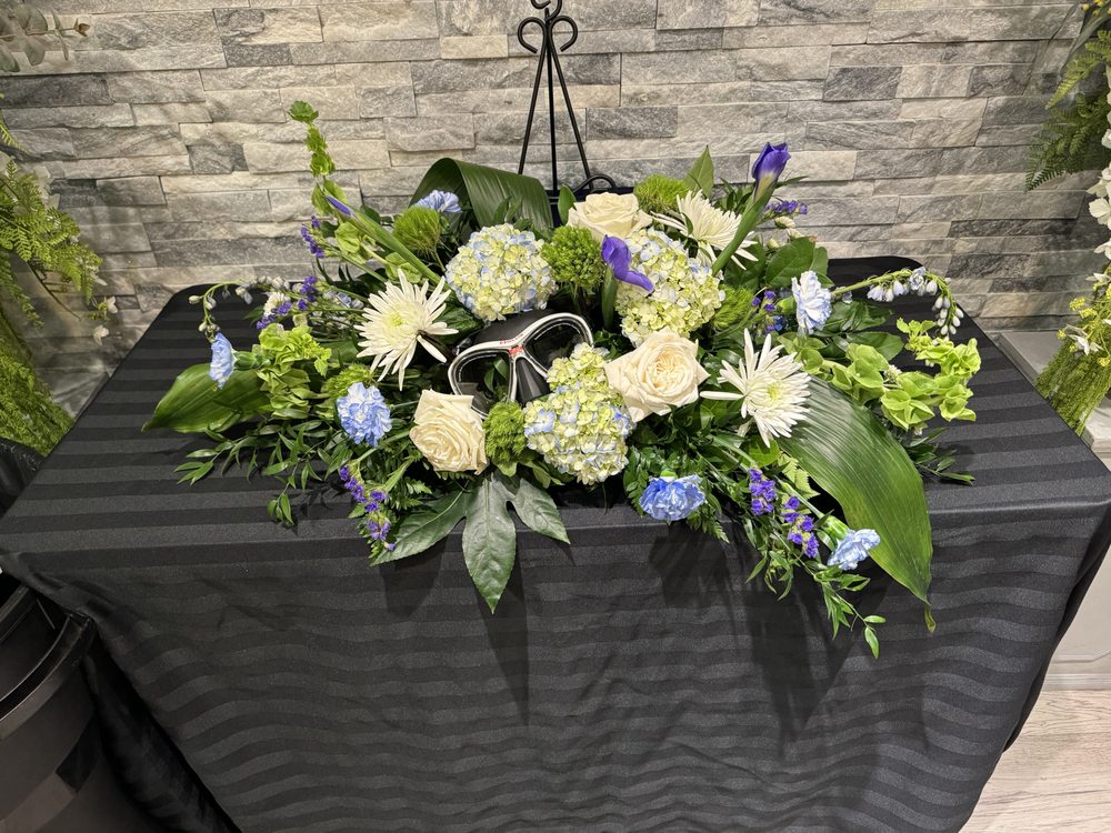 STEMZ FLORIST & TREASURES Updated September 2024 22 Photos 410