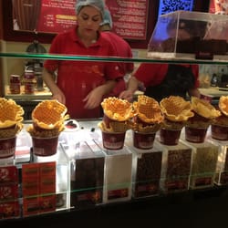 Cold Stone - Opções de casquinhas e confeitos