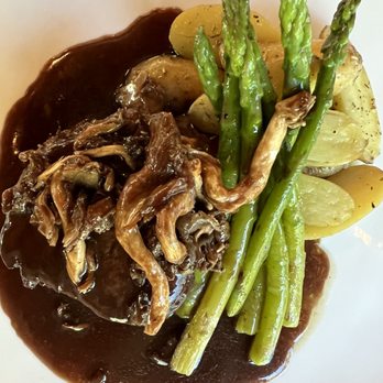 Lilys - Steak - New American Near Me - Mount Shasta, California