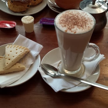 Saint Giles Cafe Bar - Shortbread cookie and Edinburgh Mist. - Coffee & Tea Near Me - Edinburgh, EDH