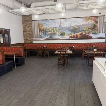 The Praline Cauldron - Dining area - Bakeries Near Me - Evanston, Illinois