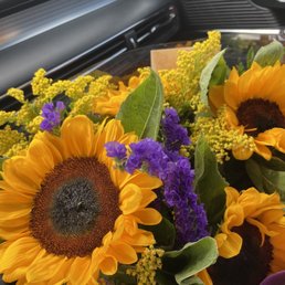 Such a beautiful sunflower bouquet!