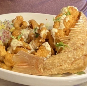 CVI.CHE 105 - Pescado frito con tostones - Seafood Near Me - Miami, Florida
