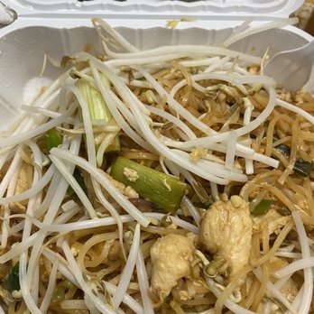Siriwan 4 Sectors Thai - Chicken pad Thai with extra bean sprout - Thai Near Me - Germantown, Maryland Siriwan 4 Sectors Thai - Chicken pad Thai with extra bean sprout - Thai Near Me - Germantown, Maryland