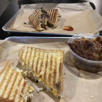 Barrell House BBQ - Grill Cheese on Crack (both pulled chicken and brisket) and bread pudding (oooh the bread pudding!!!) - Barbeque Near Me - Shelbyville, Tennessee Barrell House BBQ - Grill Cheese on Crack (both pulled chicken and brisket) and bread pudding (oooh the bread pudding!!!) - Barbeque Near Me - Shelbyville, Tennessee