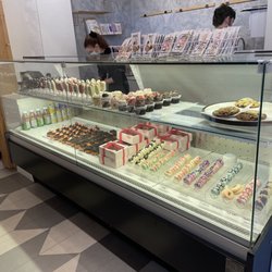 8 Cakes Bake Shoppe & Cafe