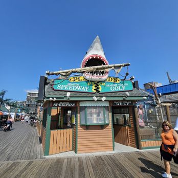 Ocean City Beaches - Mini golf on the boardwalk - Beaches Near Me