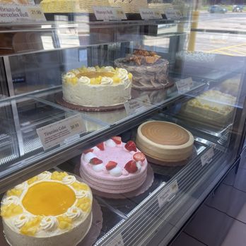 Red Ribbon Bakeshop - Cakes that remind me of home - Bakeries Near Me - Bolingbrook, Illinois