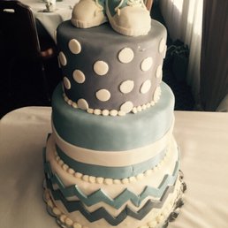White cake with an amazing lemon filling! White cake with an amazing lemon filling!