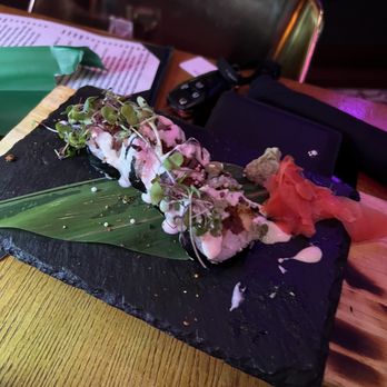 Sim - Salmon roll - Asian Fusion Near Me - South Miami, Florida