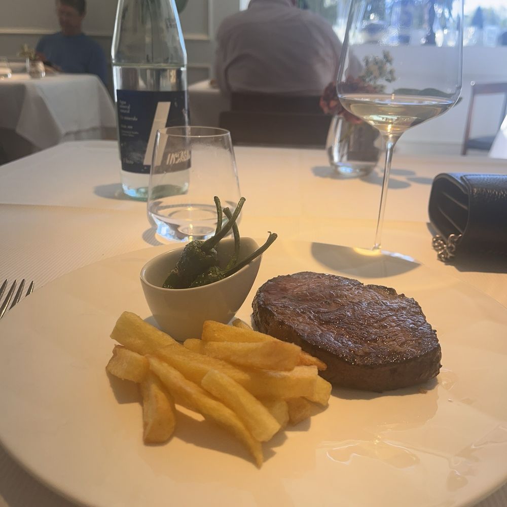 Grilled filet mignon with French fries and green peppers Grilled filet mignon with French fries and green peppers