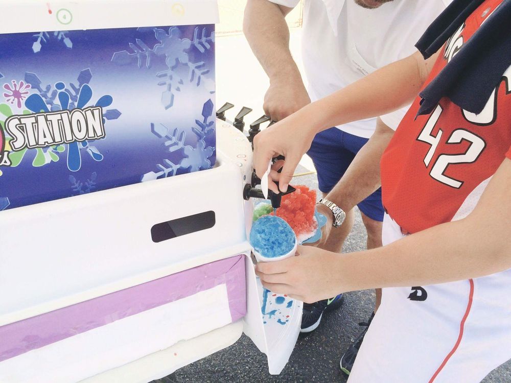 Cola Icee Logo