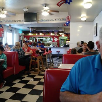 Jenny's Diner - Busy Sunday Breakfast - Diners Near Me - Highland, California Jenny's Diner - Busy Sunday Breakfast - Diners Near Me - Highland, California