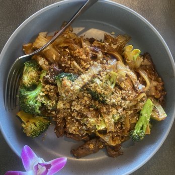 Pailin Thai Cuisine - Beef Pad See-Ew - Thai Near Me - Moore, Oklahoma Pailin Thai Cuisine - Beef Pad See-Ew - Thai Near Me - Moore, Oklahoma
