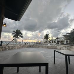 The Palms Restaurant - View of the planes about to land over Maho Beach
