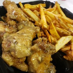 Munchie Bus - Garlic parmesan wings with Season fries
