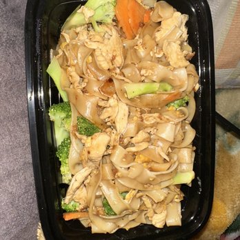 Thai of Austell - PAD SEE-EW (D) w/chicken - Thai Near Me - Austell, Georgia Thai of Austell - PAD SEE-EW (D) w/chicken - Thai Near Me - Austell, Georgia