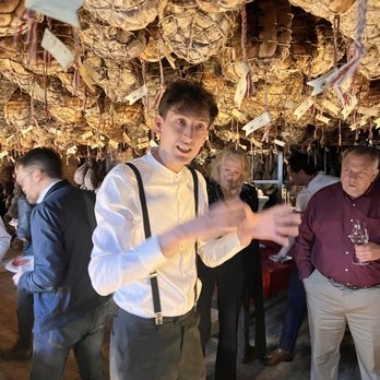 Al Vedel - Tour guide of the pork cellar - Italian Near Me - Vedole, Puerto Rico