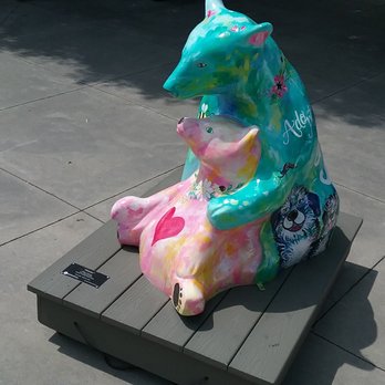 Downtown Hendersonville - Bear statue - Landmarks & Historical Buildings Near Me - Hendersonville, North Carolina