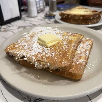 Sandy's Restaurant - Breakfast & Brunch Near Me - Highwood, Illinois