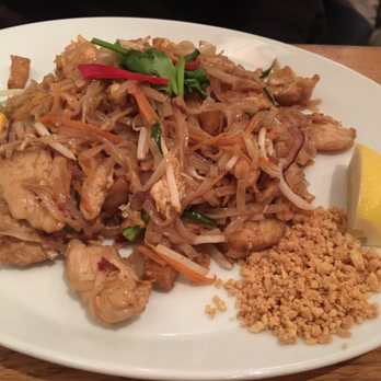 Thai Pot - Pad Thai with chicken - Thai Near Me - London, XGL