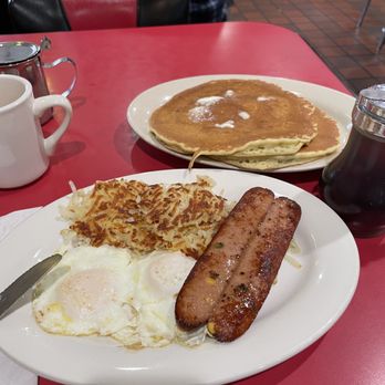 Freeway Cafe - The hotdog was supposed to be two smoked sausages.  Fail. - Cafes Near Me - Tulsa, Oklahoma