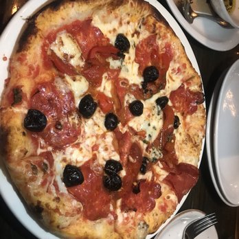 Locale King City - Sopressata pizza - Italian Near Me - King City, Ontario Locale King City - Sopressata pizza - Italian Near Me - King City, Ontario