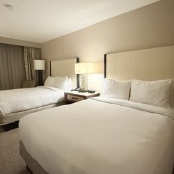 DoubleTree by Hilton Hotel Fresno Convention Center - 2 queen room