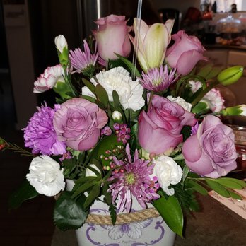 Camilot Flowers - This is what they sent my wife for Valentine's Day. Could not get ahold of anyone, all day. STAY AWAY from this local shop. - Florists Near Me - Green Valley, Arizona