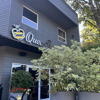 Queen Bee Cafe - Coffee & Tea Near Me - Clyde Hill, Washington
