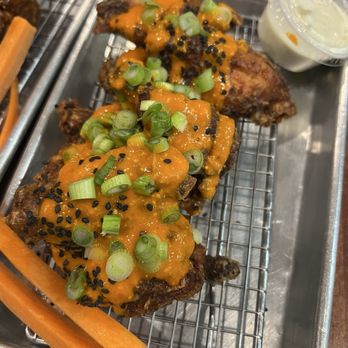 Underground Pizza - Towson - Kitchen sink wings - Pizza Near Me - Towson, Maryland