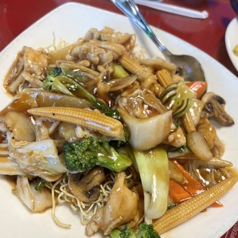 Shanghai Bistro - Excellent house pan fried noodles - Chinese Near Me - Reno, Nevada