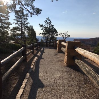 Sunset Point - The Rim Trail bear Sunset Point - Landmarks & Historical Buildings Near Me - Bryce, Utah Sunset Point - The Rim Trail bear Sunset Point - Landmarks & Historical Buildings Near Me - Bryce, Utah