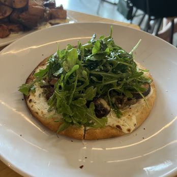 Barr Hill by Caledonia Spirits - Mushroom Flatbread - Distilleries Near Me - Montpelier, Vermont